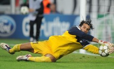 九游官网-胡金秋内线擎天柱，雄鹿末节翻盘鹈鹕启示录