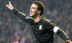 九游娱乐app下载-猛龙火力全开压制广厦，乔治独揽焦点演绎巨星时刻