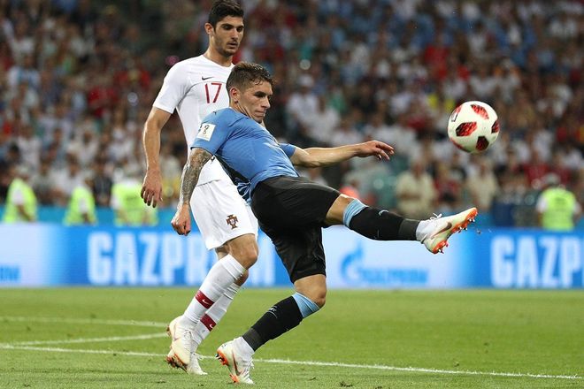 中场组织发挥稳定，为前锋输送好球