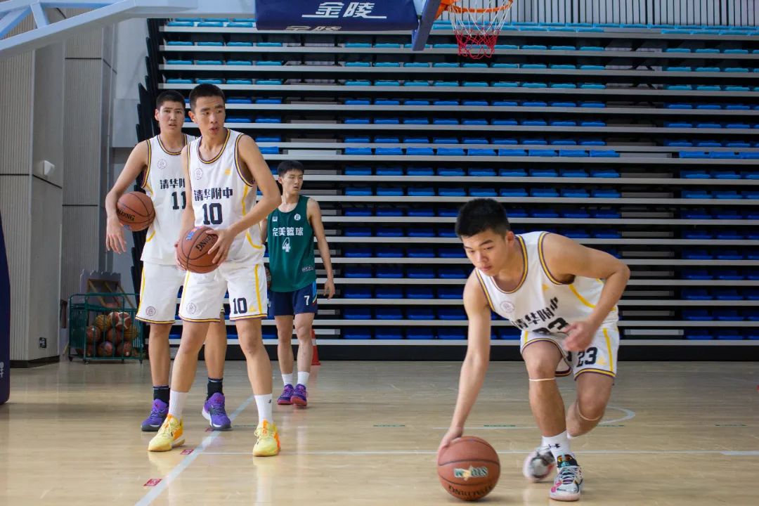 青少年篮球夏令营开幕，培养健康体魄和团队精神的简单介绍