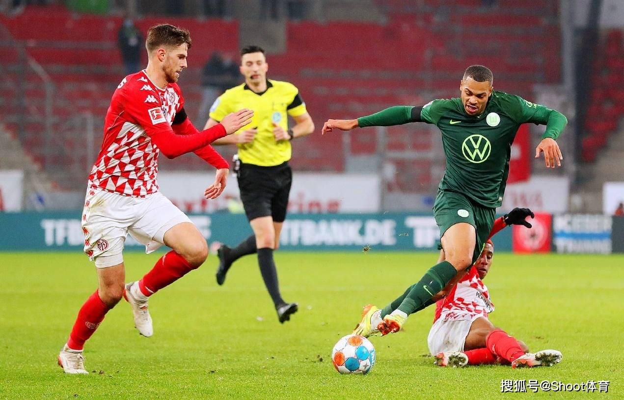 包含沃尔夫斯堡客场逆转，力克对手，取得重要胜利的词条