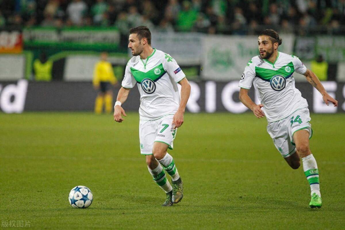 包含沃尔夫斯堡客场逆转，力克对手，取得重要胜利的词条