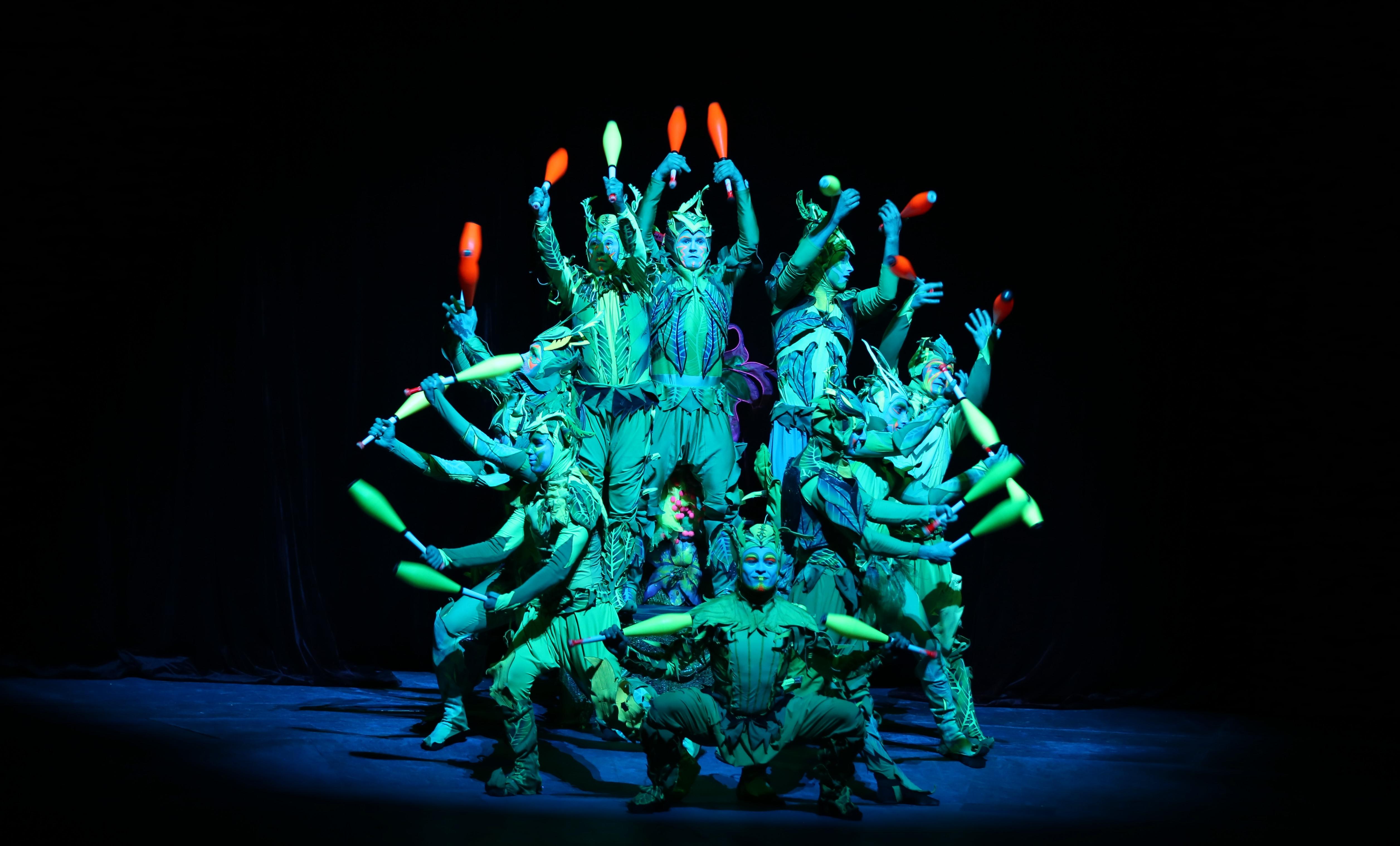 球场狂飙猛进，场面惊心动魄的简单介绍