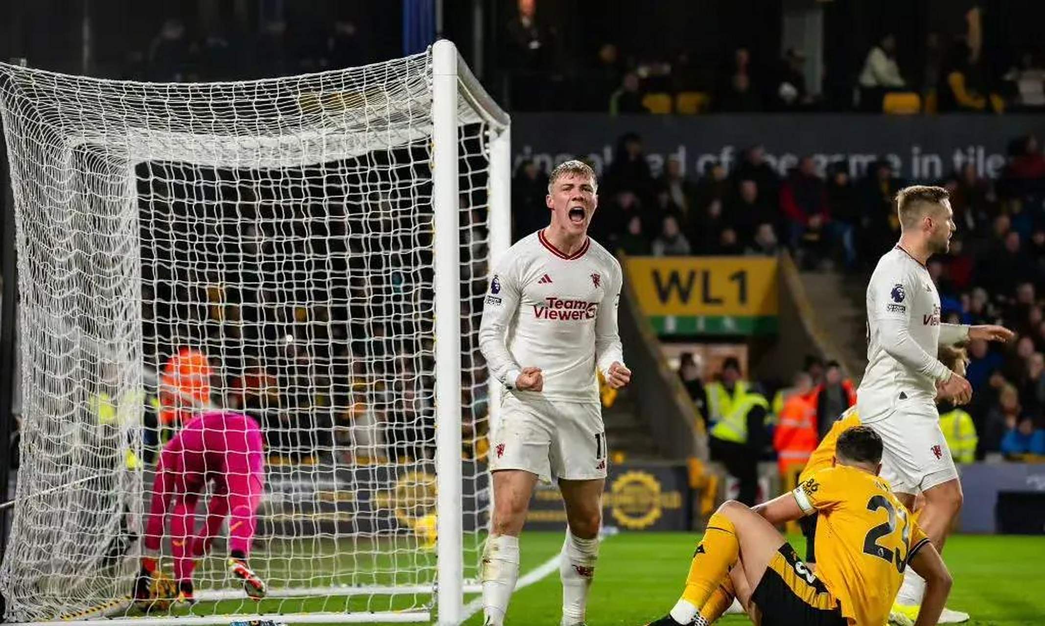 球场狂飙猛进，场面惊心动魄的简单介绍