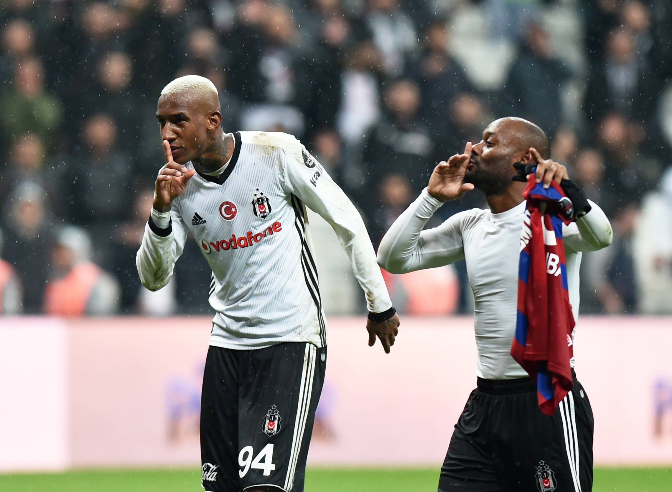 包含瓦伦西亚客场惊险获胜,欧联杯晋级前景一片光明的词条 包含瓦伦西亚客场惊险获胜,欧联杯晋级前景一片光明的词条