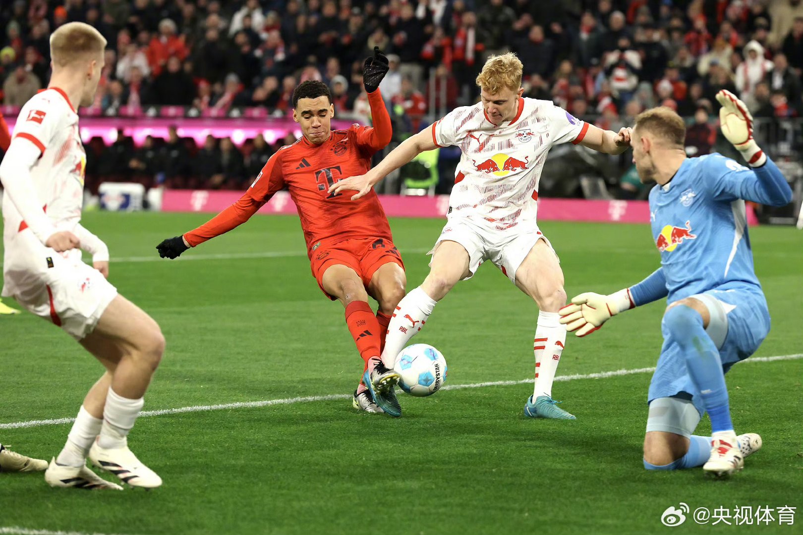 包含拜仁慕尼黑客场击败汉堡,继续保持不败的词条 包含拜仁慕尼黑客场击败汉堡,继续保持不败的词条