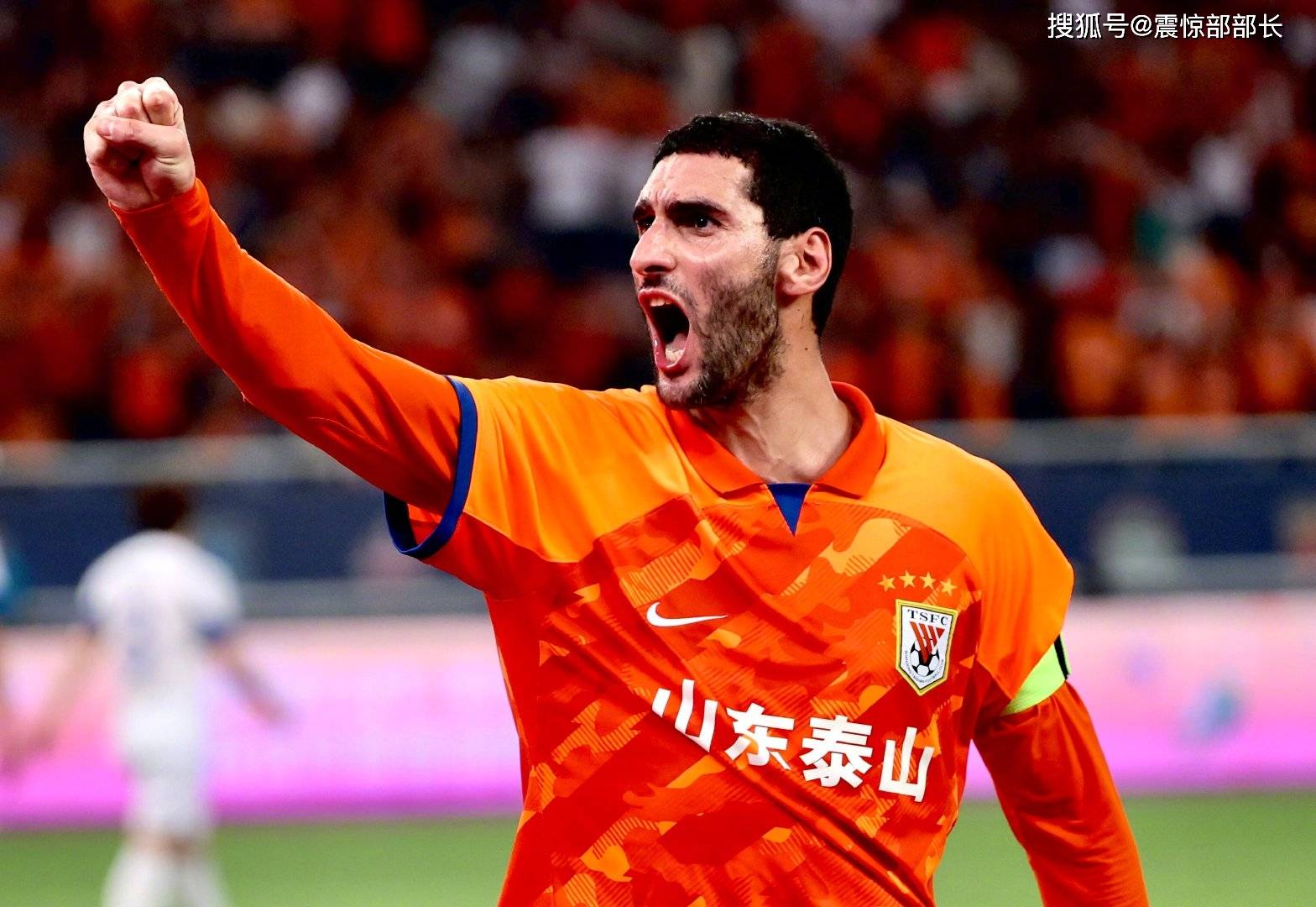 山东鲁能门将表现出色，助球队逆转胜利