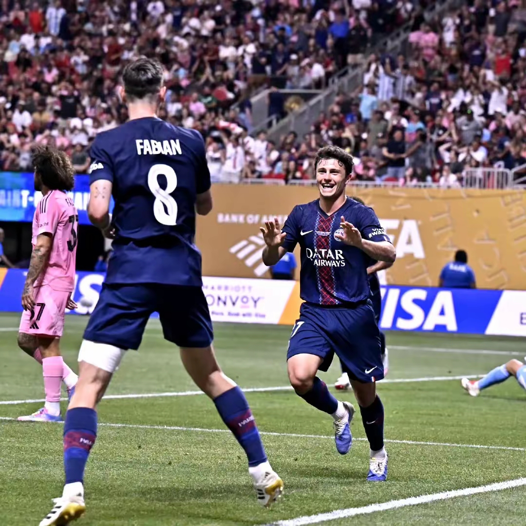 包含巴黎FC连续三轮不胜，冠军势头受挫的词条