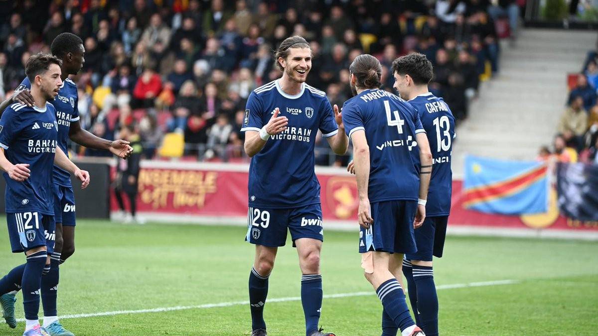 包含巴黎FC连续三轮不胜，冠军势头受挫的词条