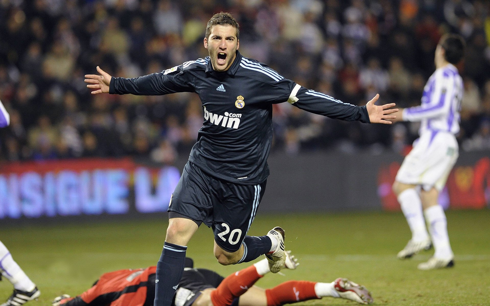 巴雷拉一锤定音,莱比锡红牛收割巴西新星,年度焦点战见证中场大师的接管艺术